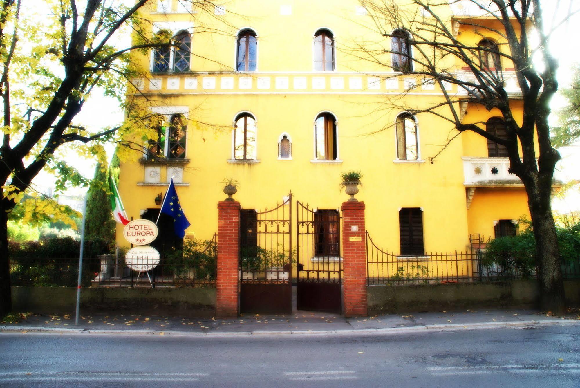 Alla Residenza Domus Minervae เปรูจา ภายนอก รูปภาพ